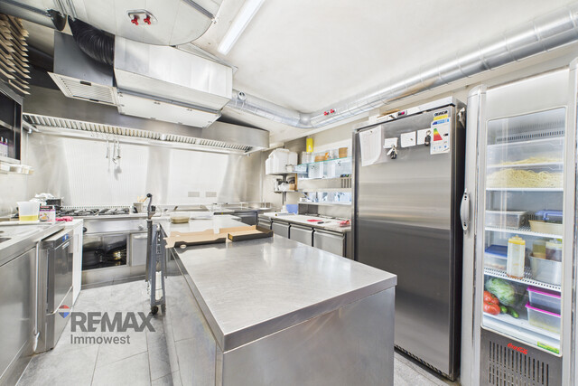 Zinshaus mit Pizzeria und bebaubarer Grundstücksreserve – Alles an einem Standort
