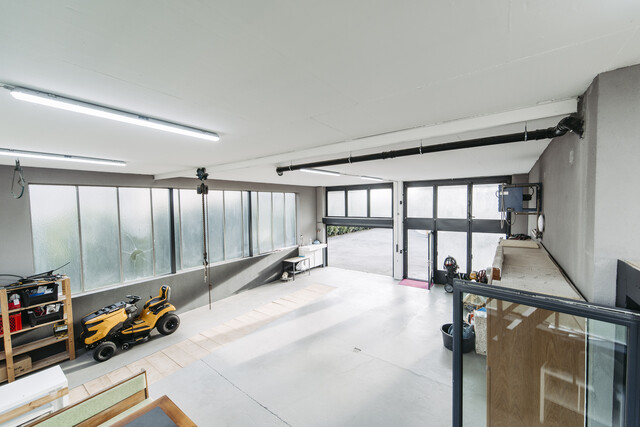 Bungalow mit Garagengebäude 