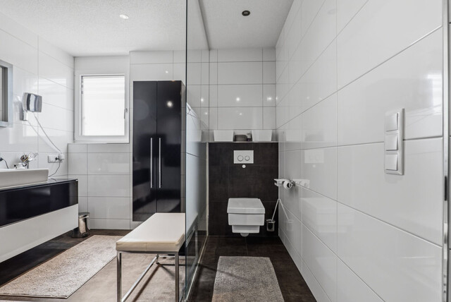 Lustenau: 136m² Wohnfläche und 240m² Terrassen- und Gartenfläche – hochwertig ausgestattete 4-Zimmer-Wohnung mit 2 Tiefgaragenplätzen