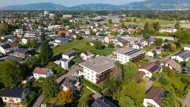 Lustenau: 136m² Wohnfläche und 240m² Terrassen- und Gartenfläche – hochwertig ausgestattete 4-Zimmer-Wohnung mit 2 Tiefgaragenplätzen