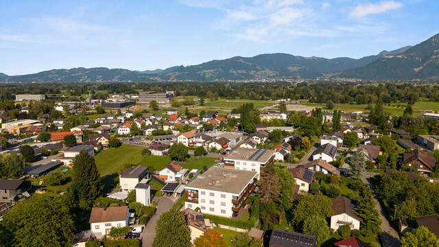Lustenau: 136m² Wohnfläche und 240m² Terrassen- und Gartenfläche – hochwertig ausgestattete 4-Zimmer-Wohnung mit 2 Tiefgaragenplätzen