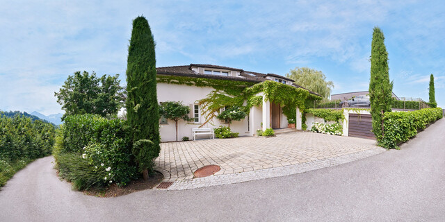 Exklusive Villa im Landhausstil mit spektakulärem Panorama- und Seeblick 