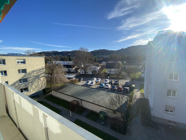 Privatverkauf! Höchst: 3,5 Zimmer & Balkon im 3. OG (ohne Lift), mit Fahrradkeller, Gartennutzung & Spielplatz