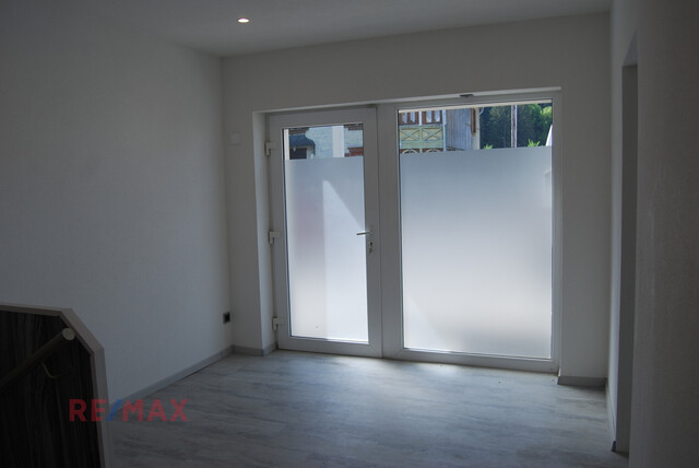 Zinshaus mit Pizzeria und bebaubarer Grundstücksreserve – Alles an einem Standort