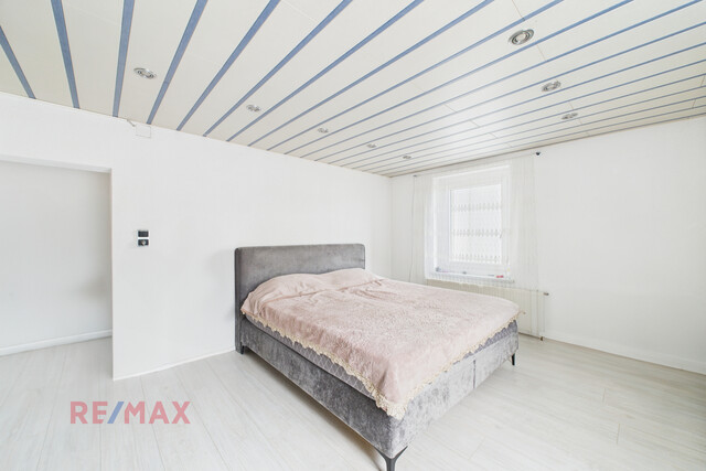 Zinshaus mit Pizzeria und bebaubarer Grundstücksreserve – Alles an einem Standort