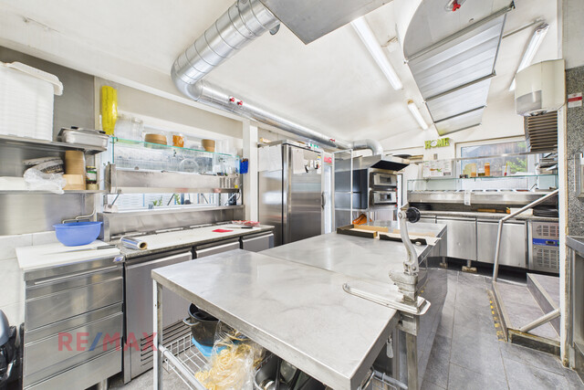 Zinshaus mit Pizzeria und bebaubarer Grundstücksreserve – Alles an einem Standort