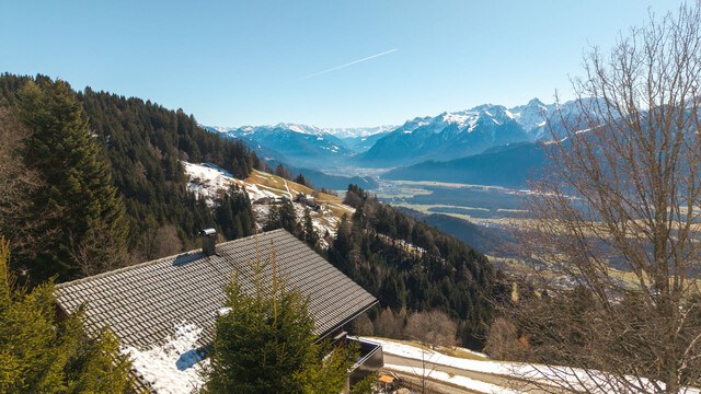 Natur, Ruhe und Sonne vereint – Ihr Zuhause am Dünserberg!