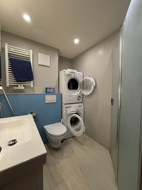 "ohne Provision" geräumige, helle teilmöblierte 2,5 Zimmer Wohnung mit Balkon