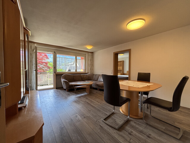 "ohne Provision" geräumige, helle teilmöblierte 2,5 Zimmer Wohnung mit Balkon