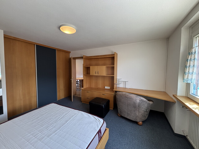 "ohne Provision" geräumige, helle teilmöblierte 2,5 Zimmer Wohnung mit Balkon