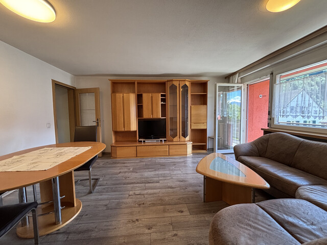 "ohne Provision" geräumige, helle teilmöblierte 2,5 Zimmer Wohnung mit Balkon