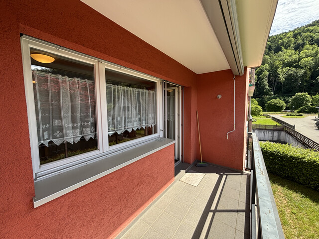 "ohne Provision" geräumige, helle teilmöblierte 2,5 Zimmer Wohnung mit Balkon