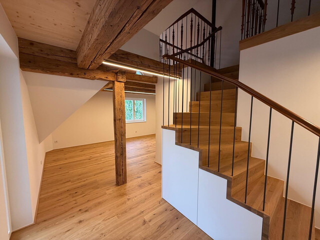 Einzigartige zweistöckige 4-Zimmer-Dachgeschosswohnung zu vermieten!