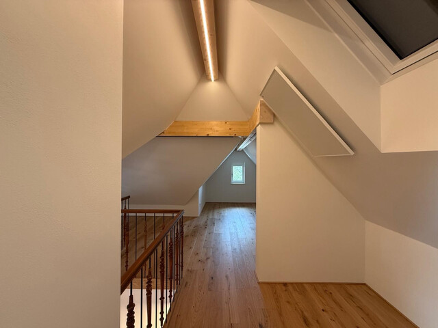 Einzigartige zweistöckige 4-Zimmer-Dachgeschosswohnung zu vermieten!