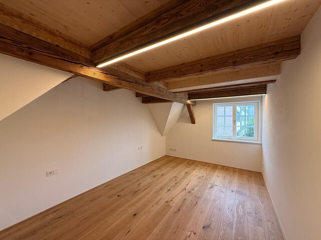Einzigartige zweistöckige 4-Zimmer-Dachgeschosswohnung zu vermieten!