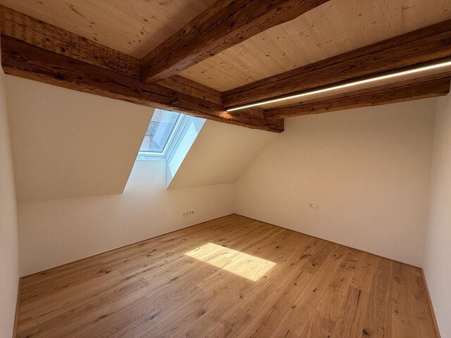 Einzigartige zweistöckige 4-Zimmer-Dachgeschosswohnung zu vermieten!