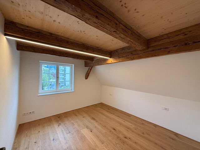 Einzigartige zweistöckige 4-Zimmer-Dachgeschosswohnung zu vermieten!