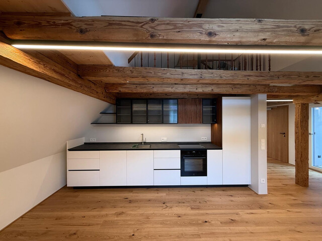 Einzigartige zweistöckige 4-Zimmer-Dachgeschosswohnung zu vermieten!