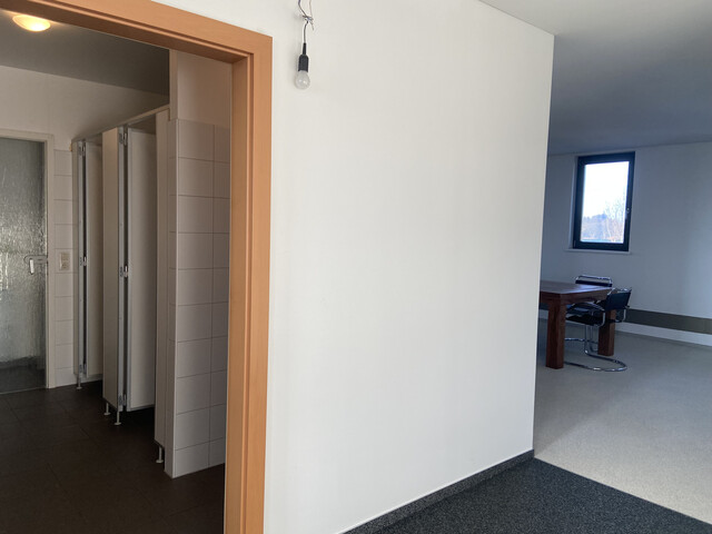 Helle Büroräumlichkeiten mit eigenem Eingangsbereich auf 3 Etagen