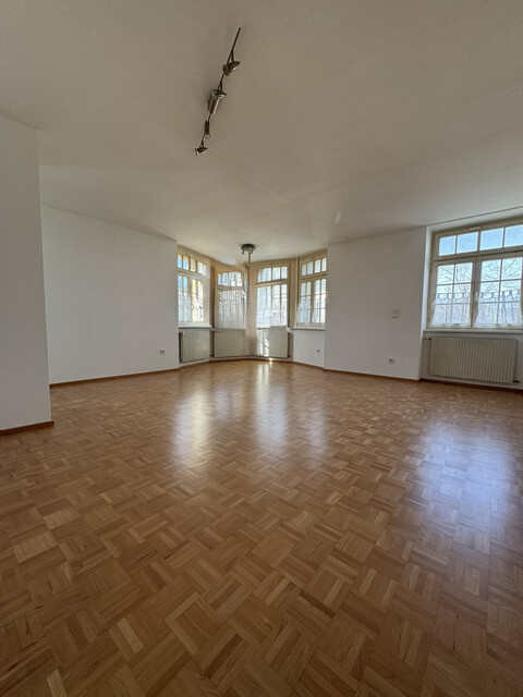 ohne Provision - helle besonders geräumige 1,5 Zimmer Wohnung