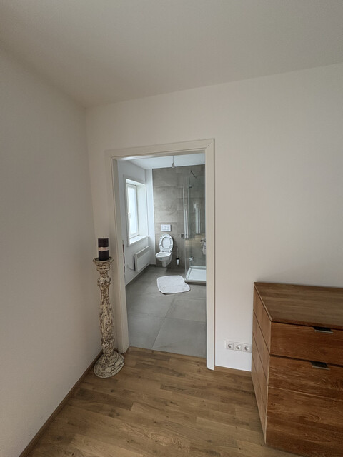 WG-Zimmer mit eigenem Bad und Gemeinschaftsküche