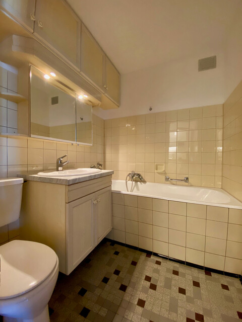 "ohne Provision"  helle 1,5 Zimmer Wohnung mit Balkon