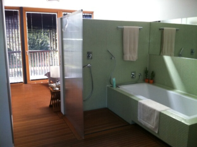 besondere 3-Zimmerwohnung BJ 2006, 93 m2,  1.OG und DG mit Dachterrasse 100 m2, bei Grenze zur CH