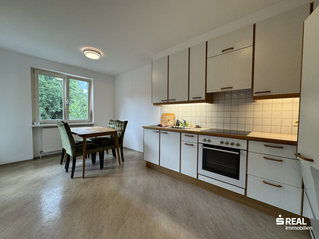 Großzügige 2-Zimmer-Dachgeschosswohnung