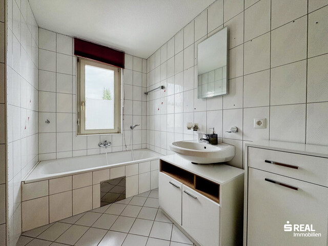 Großzügige 2-Zimmer-Dachgeschosswohnung