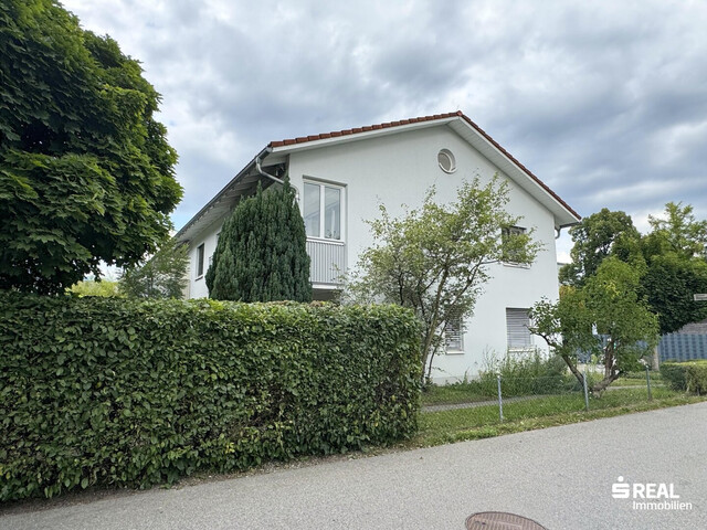 Großzügige 2-Zimmer-Dachgeschosswohnung