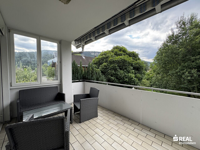 Großzügige 2-Zimmer-Dachgeschosswohnung