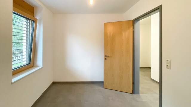 Helle 2 Zimmer Single-Wohnung mit Terrasse und Garten
