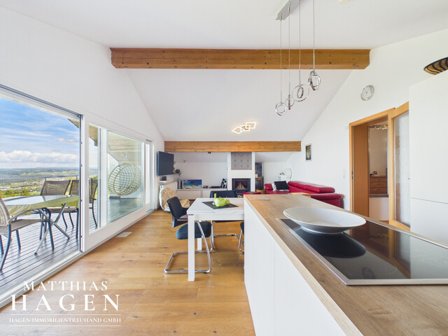 Wohnen mit traumhaftem Bodenseeblick: 4-Zimmer-Dachgeschosswohnung
