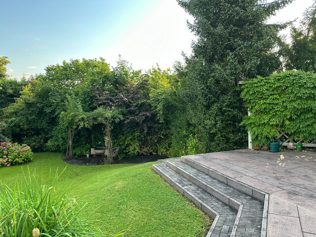 Großzügiges Wohnen mit traumhaftem Garten in ruhiger Bestlage nahe der Stadt