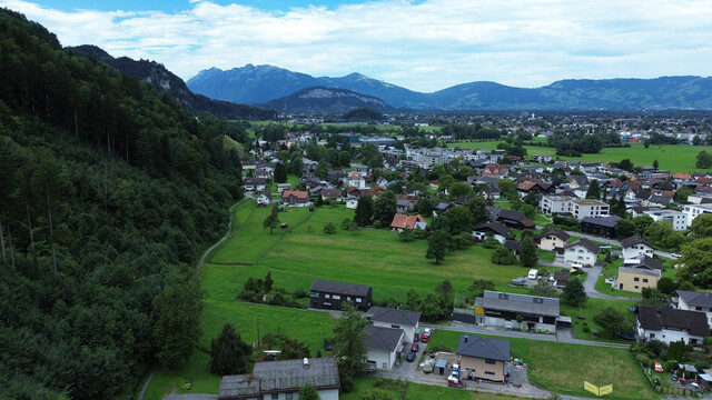 Wunderschönes provisionsfreies Baugrundstück mit 860m2 am Waldrand in Hohenems zu verkaufen! Teilung möglich