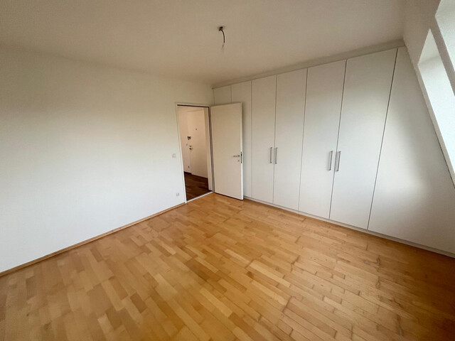 56m2, 2-Zimmer-Wohlfühlwohnung, provisionsfrei, renoviert für Single oder Paar, Balkonblick zur Karrenseilbahn...