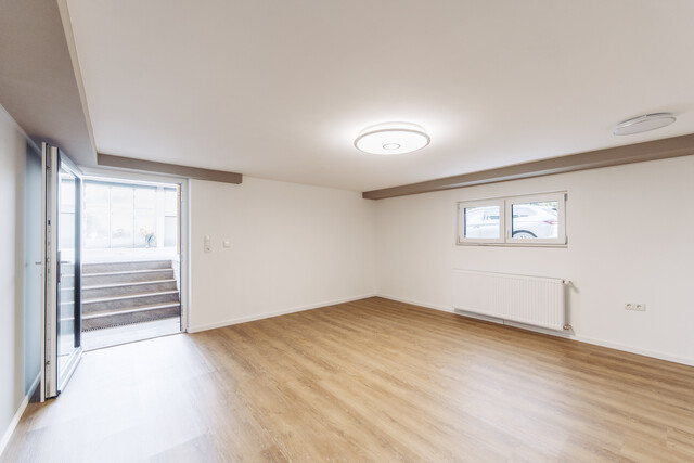 Bungalow mit Garagengebäude 