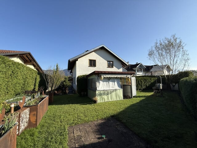 2-Zimmer-Dachgeschoß-Wohnung mit Balkon und Stellplatz in Kleinwohnanlage