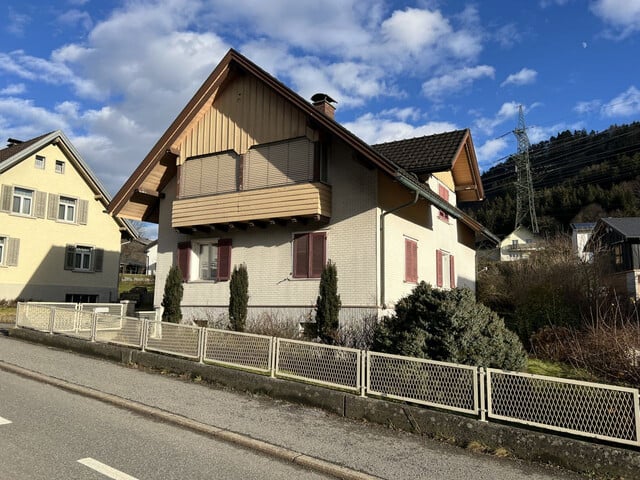 SONNIGES BAUGRUNDSTÜCK MIT ALTBESTAND