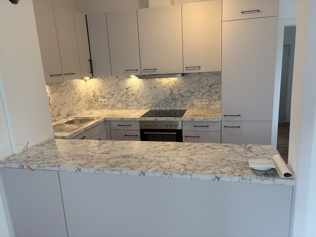 DREIZIMMERGARTENWOHNUNG mit Garage, 4 Stellplätzen, 16 m² Terrasse, 120 m² Garten und Abstellraum