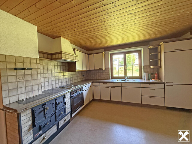 Wohnhaus mit Rundblick und traumhaft großem Grundstück!