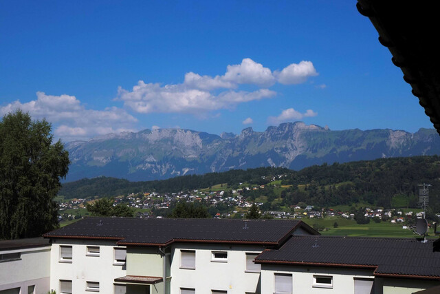 Flexibel nutzbare 4 Zimmer Wohnung mit Bergblick, Balkon und Garage in Feldkirch