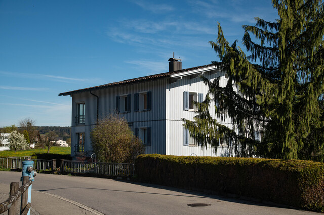 Vier-Zimmer-Wohnung in Zweifamilienhaus mit großem Garten