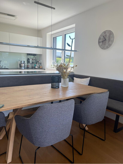 Moderne Dachgeschoss-Wohnung mit großzügiger Sonnen-Terrasse und Tiefgaragenplatz - PROVISIONSFREI