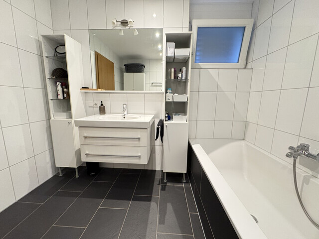 Helle, gepflegte 4-Zimmer-Wohnung mit Südwest-Terrasse in ruhiger Wohnanlage