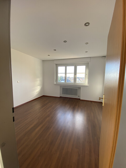 Privatverkauf! Höchst: 3,5 Zimmer & Balkon im 3. OG (ohne Lift), mit Fahrradkeller, Gartennutzung & Spielplatz