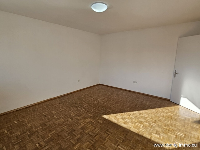 Zentral wohnen mit Weitblick – Großzügige 4,5-Zimmer-Wohnung mit drei Balkonen und Alpenpanorama