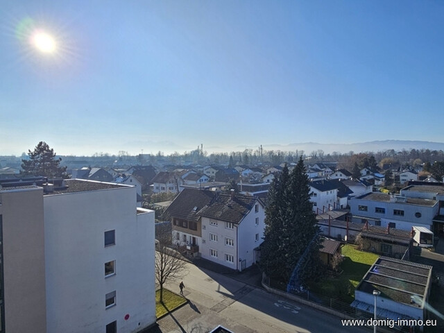 Zentral wohnen mit Weitblick – Großzügige 4,5-Zimmer-Wohnung mit drei Balkonen und Alpenpanorama