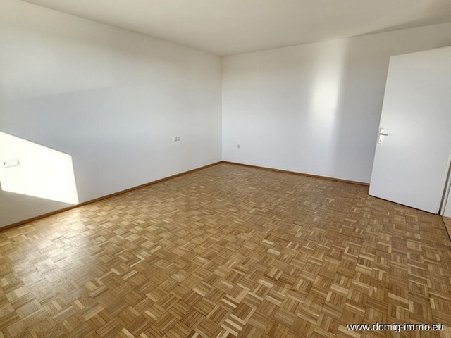 Zentral wohnen mit Weitblick – Großzügige 4,5-Zimmer-Wohnung mit drei Balkonen und Alpenpanorama