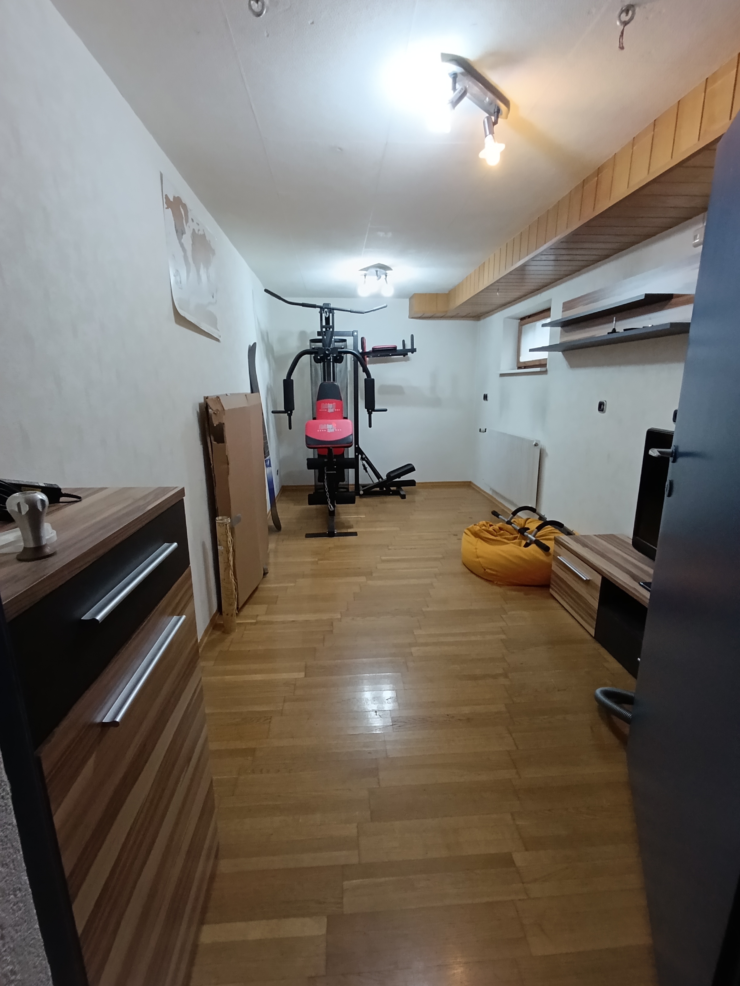 🏡 Gartenwohnung mit Einfamilienhaus-Charakter – 190 m² Südgarten, Pool & großer Keller